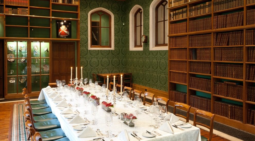 Table with candles in the old court room